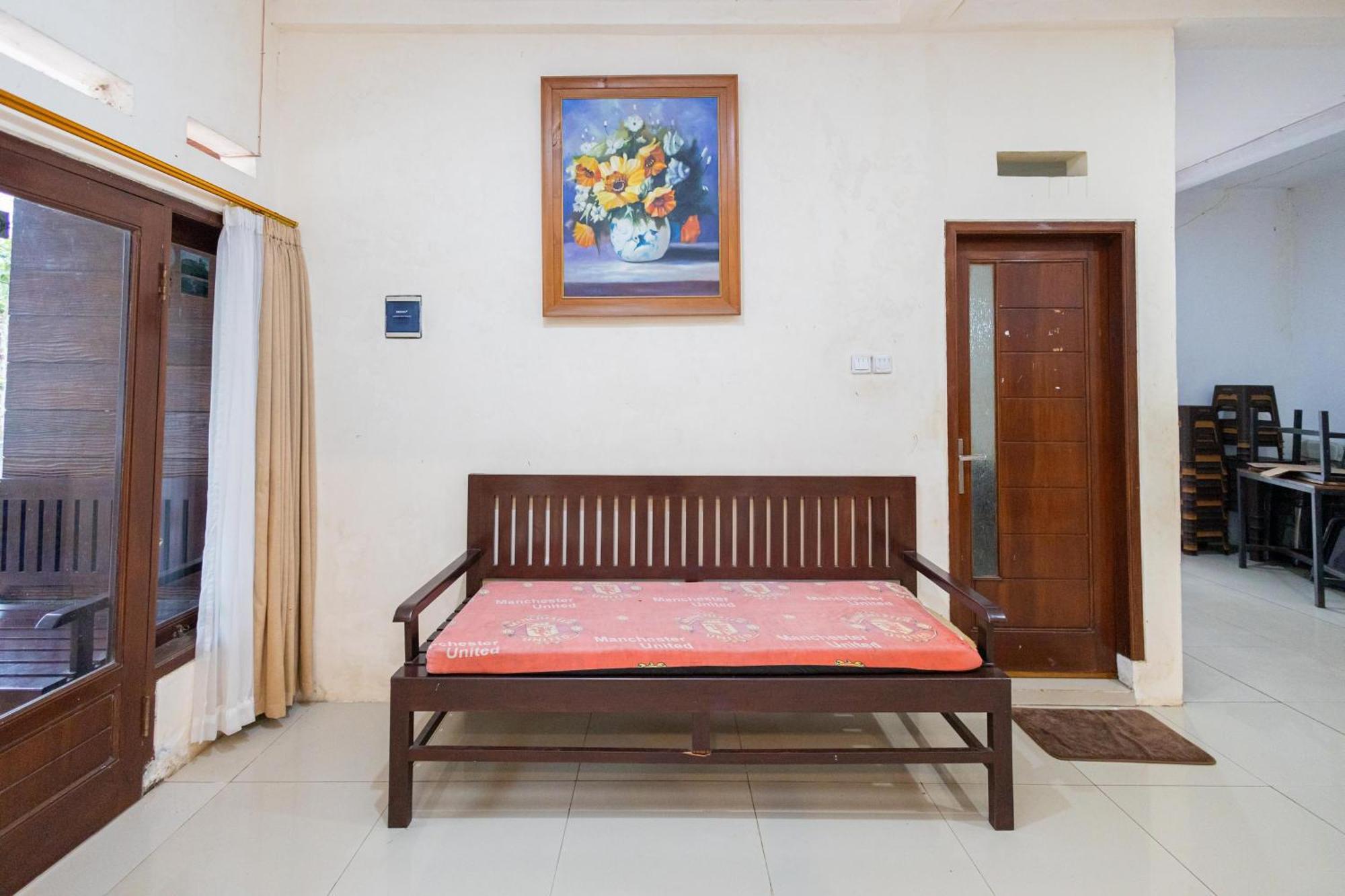 Reddoorz Syariah At Wisma Djokorio Poncokusumo Μαλάνγκ Εξωτερικό φωτογραφία