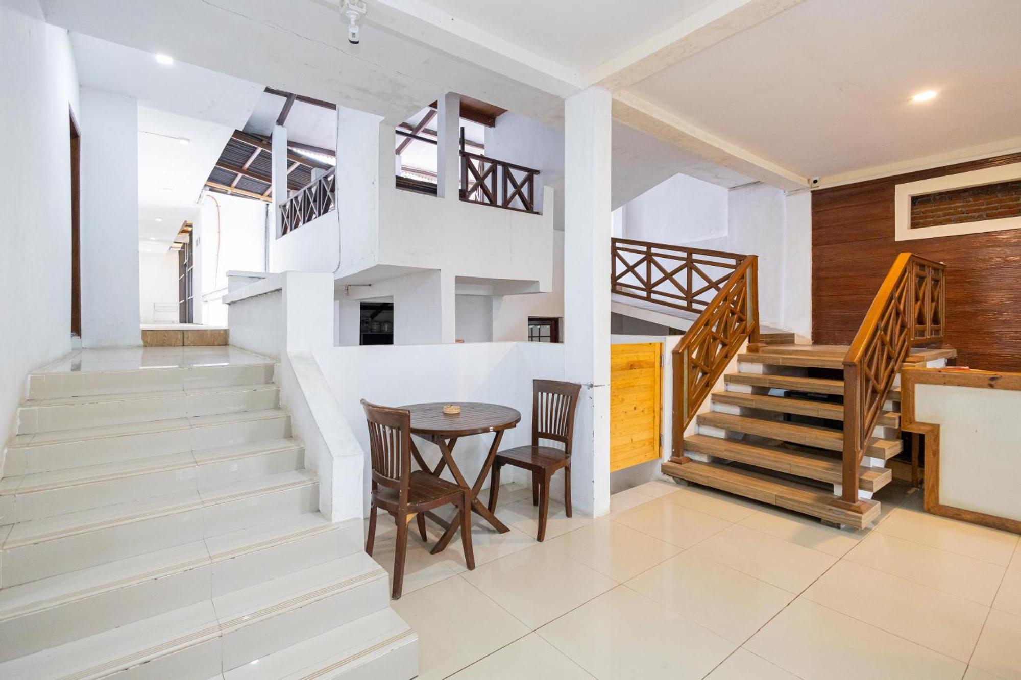 Reddoorz Syariah At Wisma Djokorio Poncokusumo Μαλάνγκ Εξωτερικό φωτογραφία