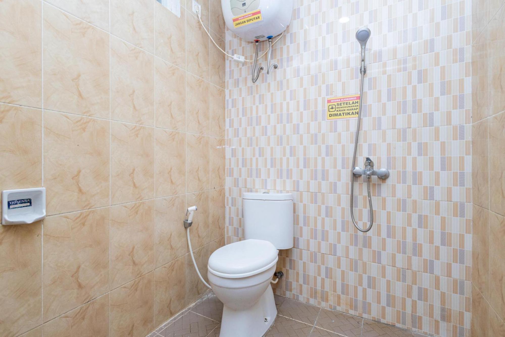 Reddoorz Syariah At Wisma Djokorio Poncokusumo Μαλάνγκ Εξωτερικό φωτογραφία