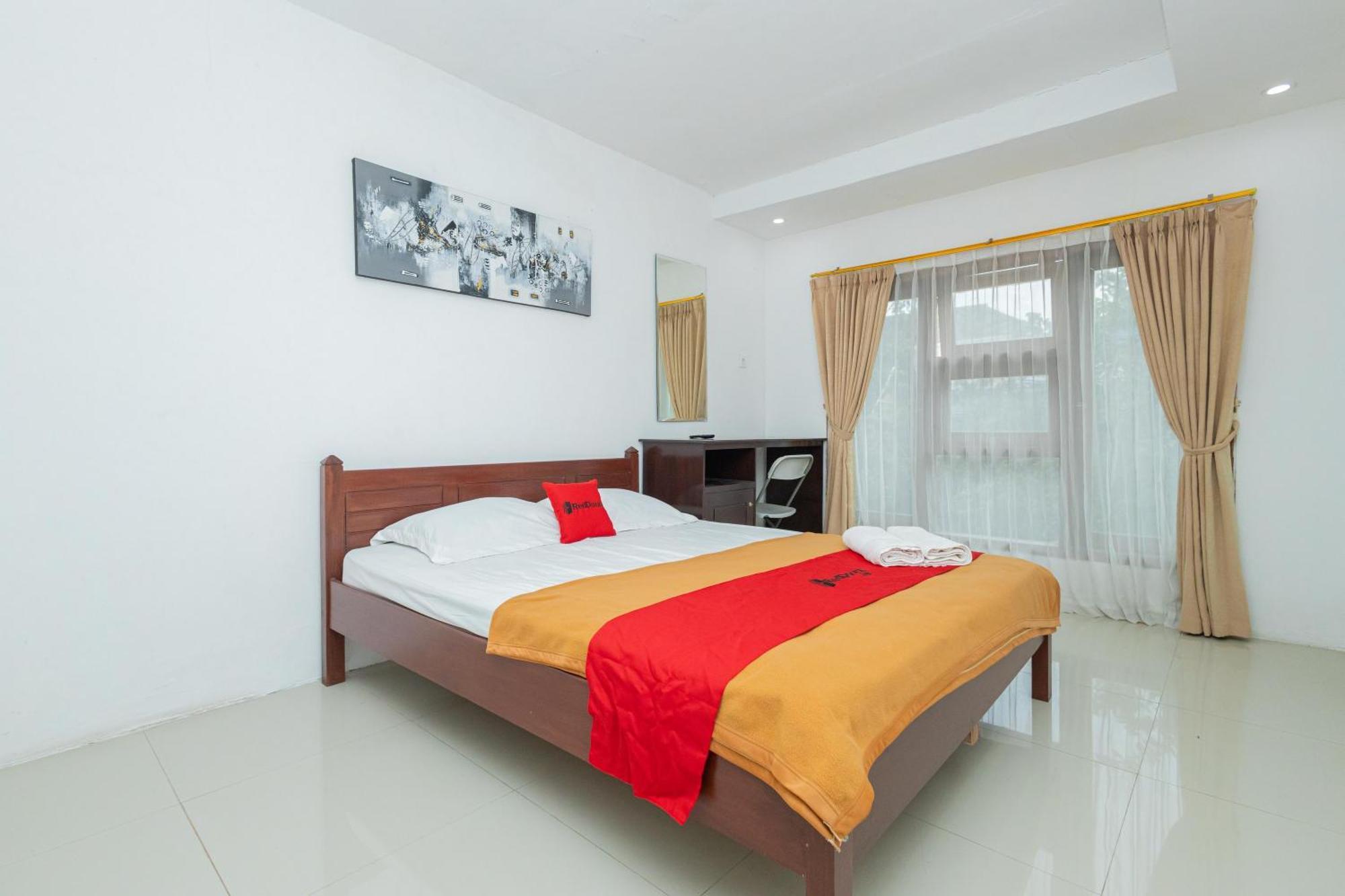 Reddoorz Syariah At Wisma Djokorio Poncokusumo Μαλάνγκ Εξωτερικό φωτογραφία