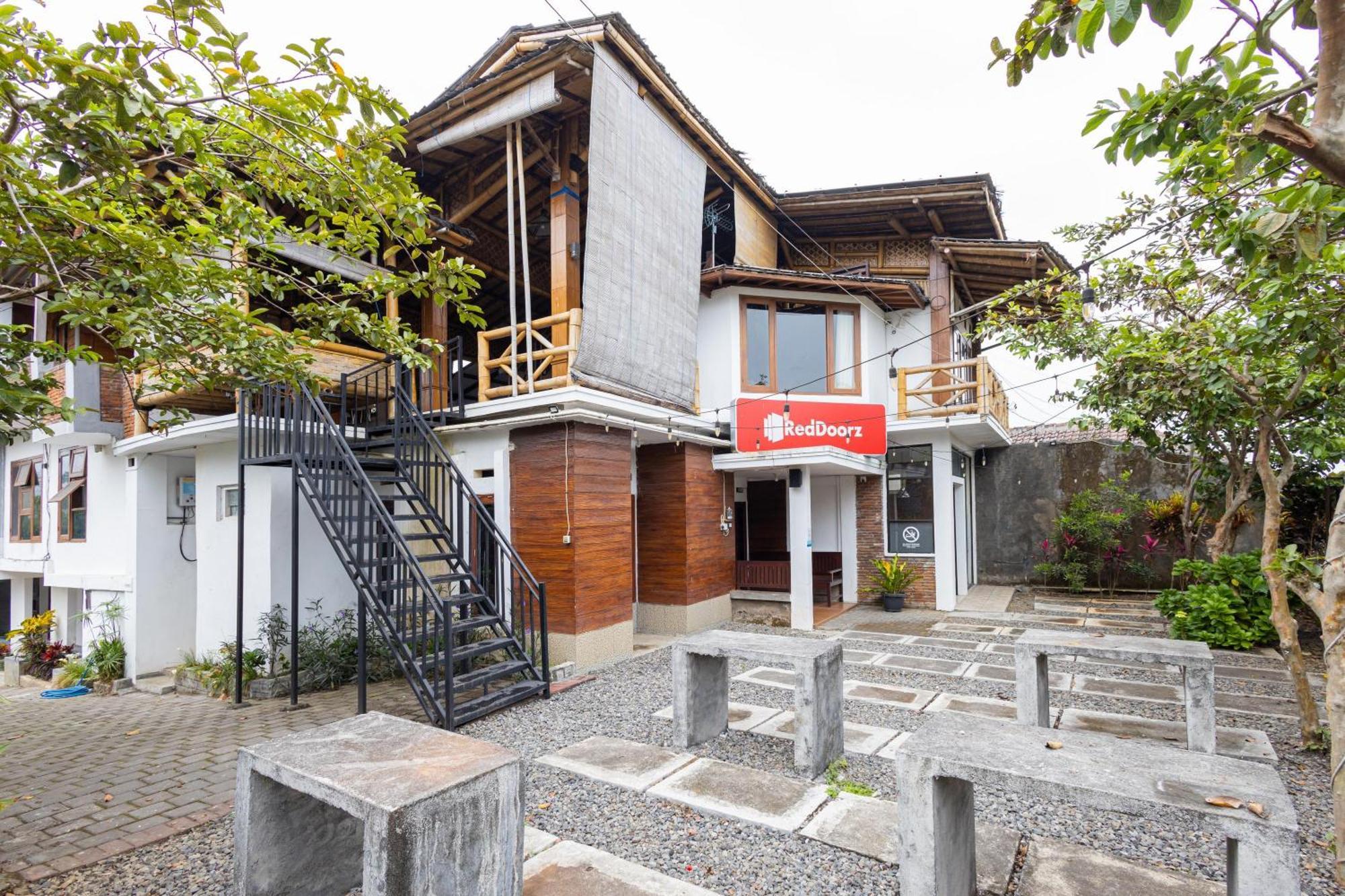 Reddoorz Syariah At Wisma Djokorio Poncokusumo Μαλάνγκ Εξωτερικό φωτογραφία