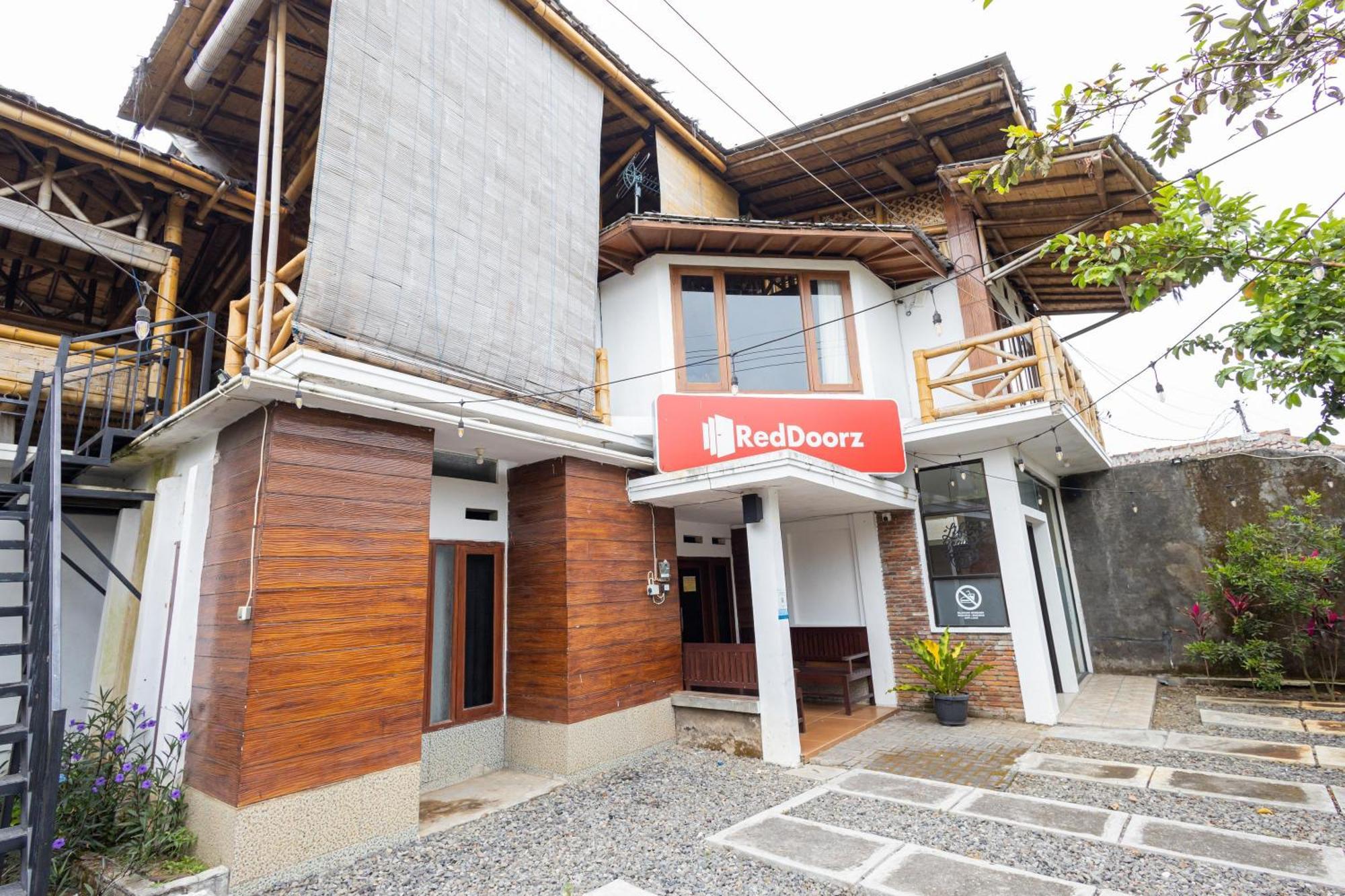 Reddoorz Syariah At Wisma Djokorio Poncokusumo Μαλάνγκ Εξωτερικό φωτογραφία