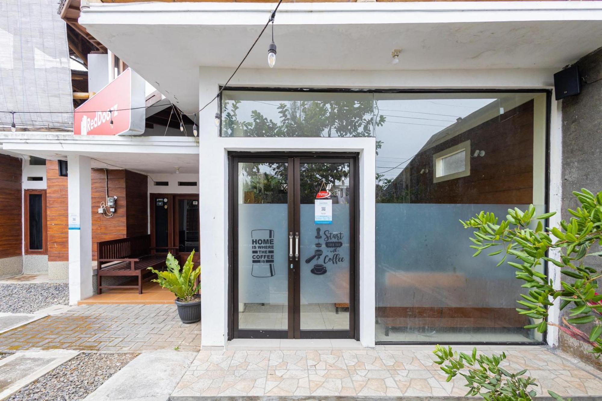 Reddoorz Syariah At Wisma Djokorio Poncokusumo Μαλάνγκ Εξωτερικό φωτογραφία