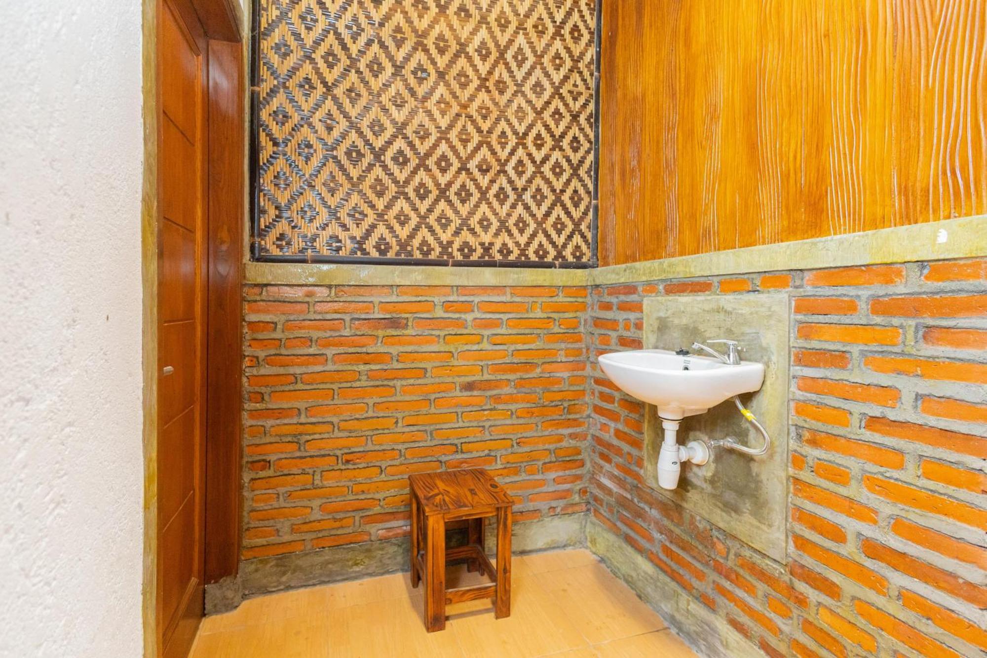 Reddoorz Syariah At Wisma Djokorio Poncokusumo Μαλάνγκ Εξωτερικό φωτογραφία